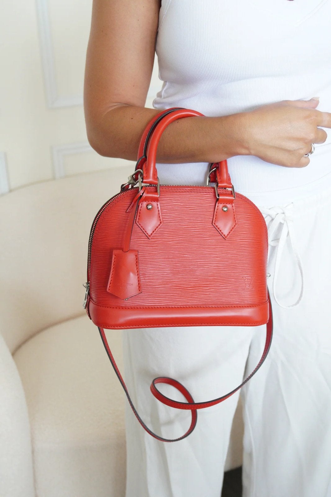 Louis vuitton Alma BB cuir epi rouge, Bijoux, Sacs & Beauté, Envoi, Comme neuf, Rouge, Sac à main