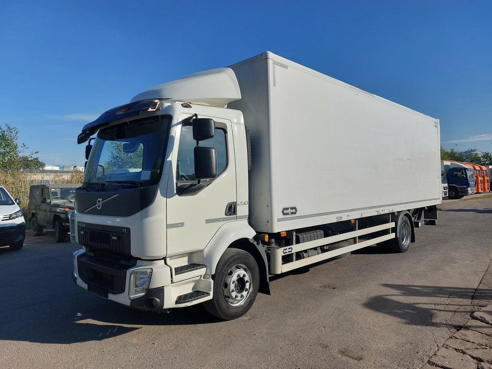 Volvo FL 250 14.000kg - 4x2 BL – LBW 3T- box 8m, Autos, 250 ch, Achat, Ordinateur de bord, Euro 6