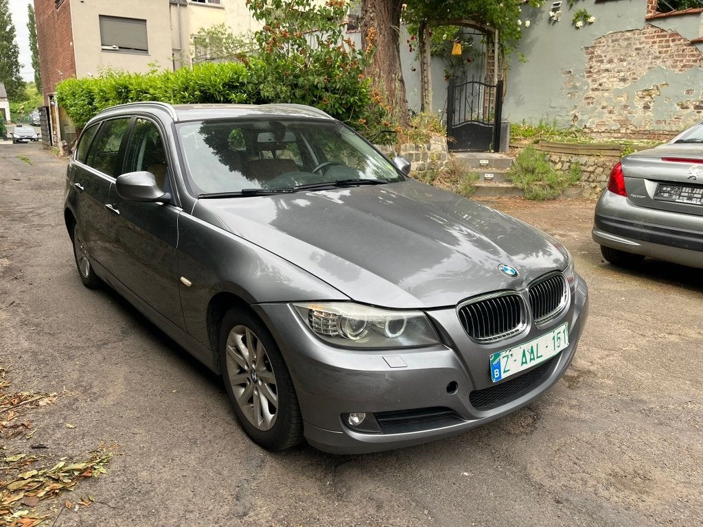 BMW 318 Touring 318iA Exclusive Line, Cuir, Argent ou Gris, Entreprise, https://public.car-pass.be/vhr/d4c2dd4d-5838-4154-90fd-658359e67901