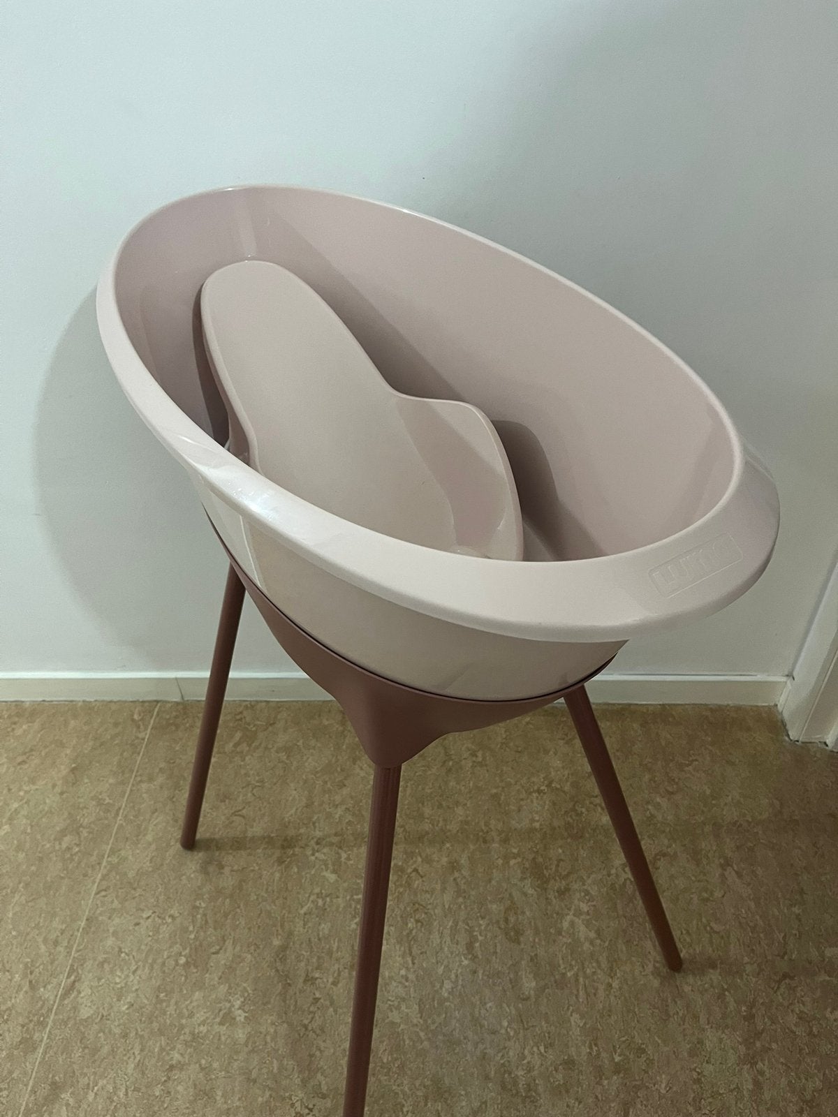 Roze Luma babybadje met babysit & afvoerslang, Kinderen en Baby's, Overige typen, Zo goed als nieuw, Standaard, Ophalen