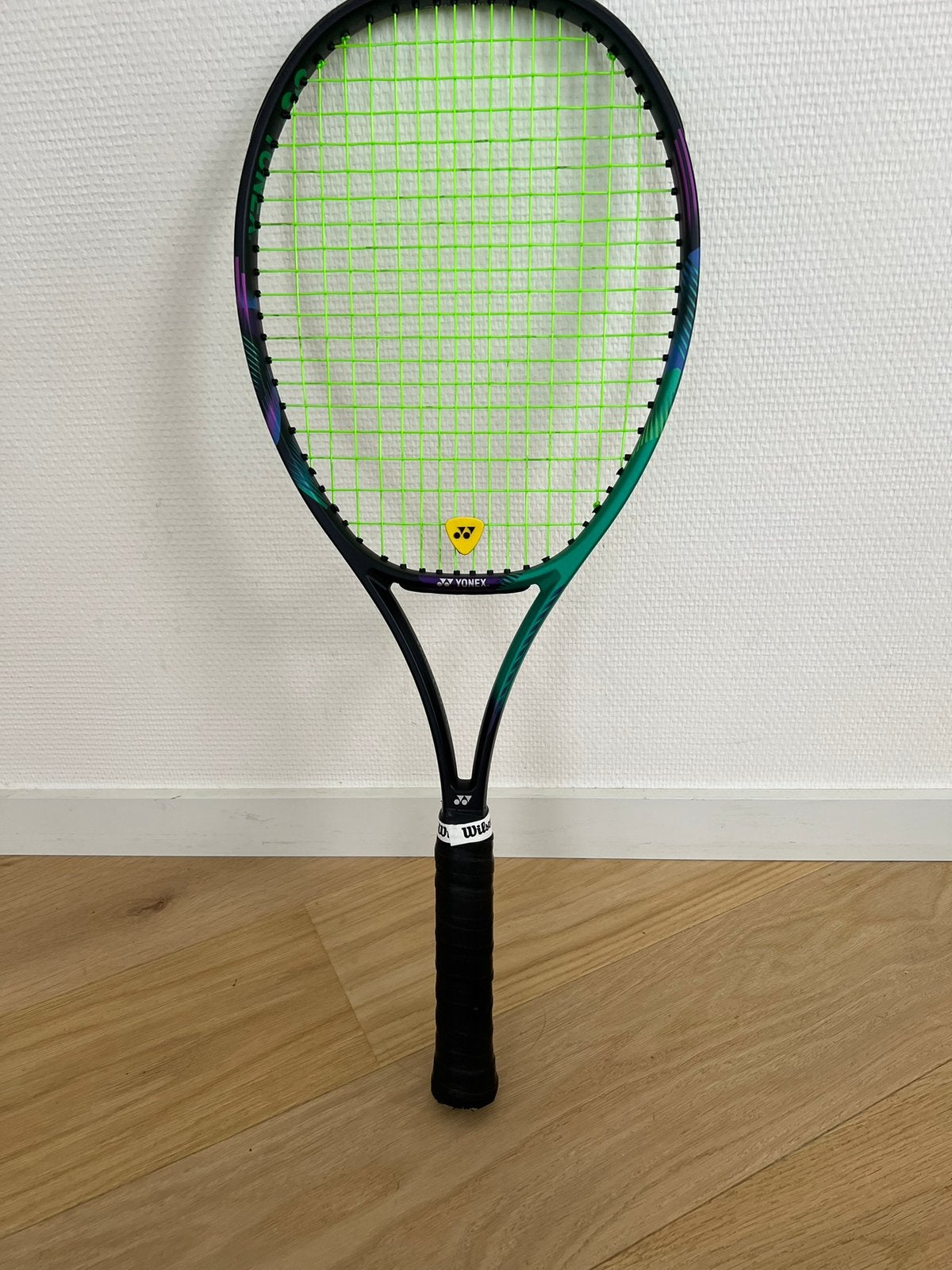 Yonex vcore pro 100, Sport en Fitness, Tennis, Ophalen, Zo goed als nieuw, Wilson