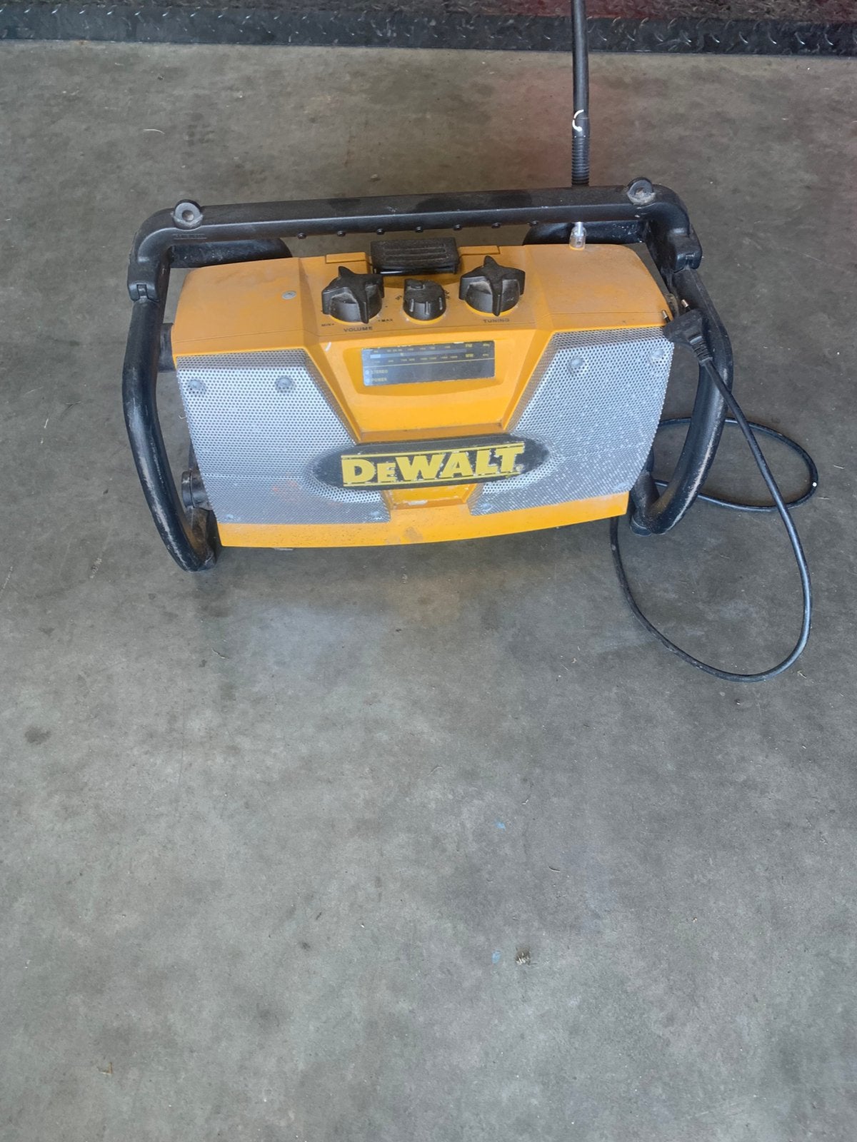 Werfradio dewalt, Ophalen, Gebruikt