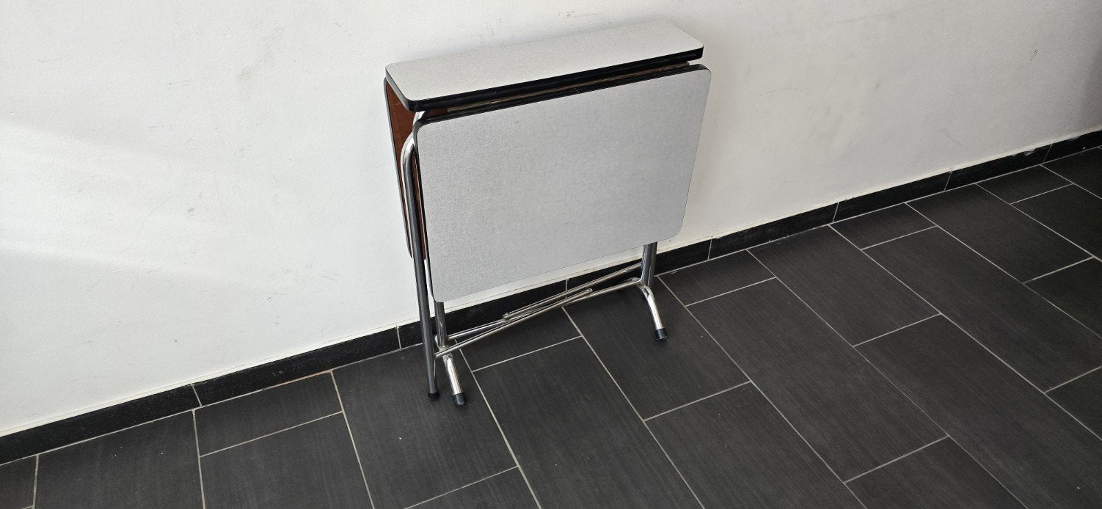 ancienne table  en formica année 60 70  couleur gris blanc t, Maison & Meubles, Enlèvement ou Envoi