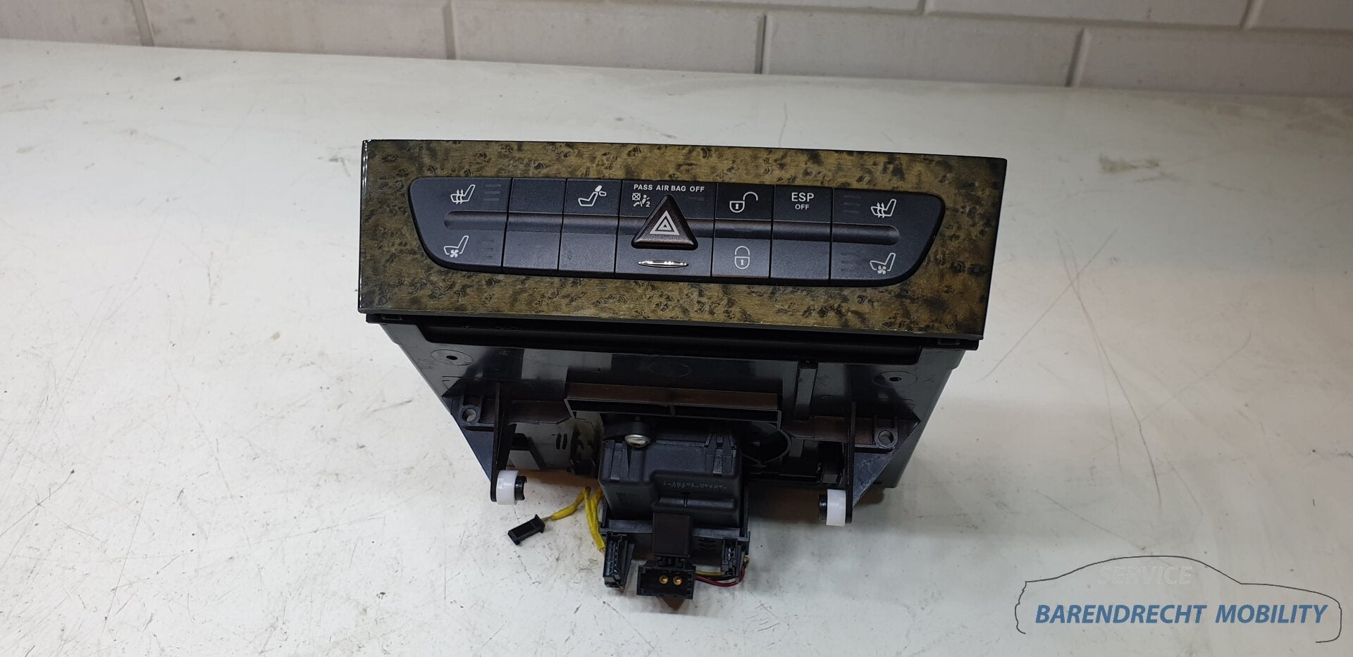Changeur CD Mercedes Classe E W211 CLS W219 A2116800552 d'or, Mercedes-Benz AG, Mercedes-Benz, Utilisé, Mercedesstrasse 120
70372  Stuttgart, DE