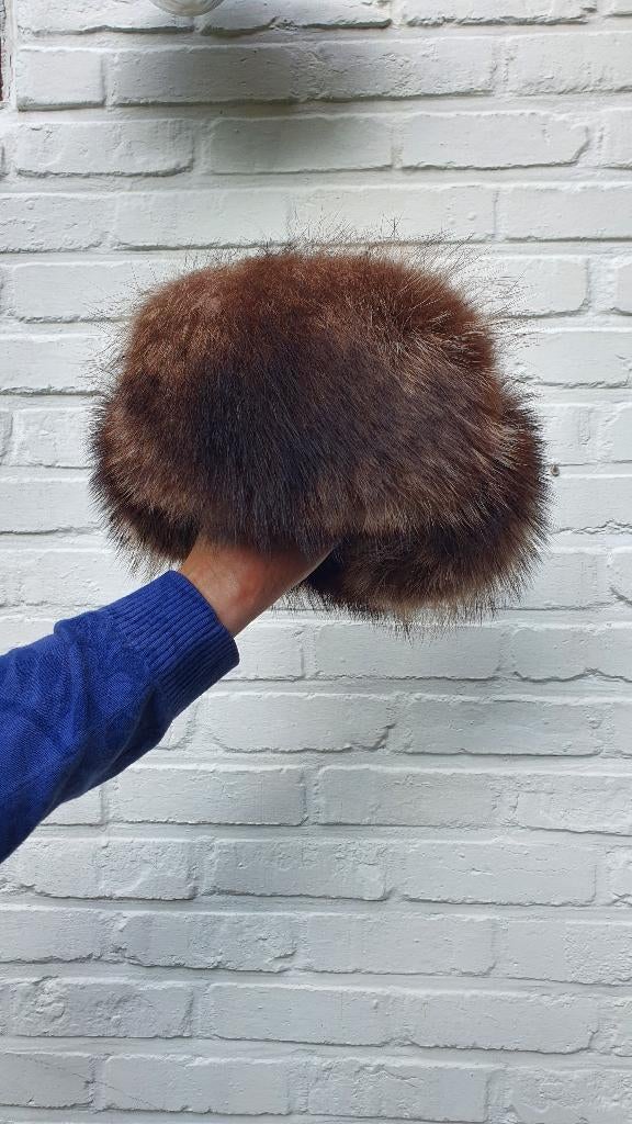 4 chapeaux en fourrure vintage — renard, vison et lammy, Enlèvement, Porté, Bonnet