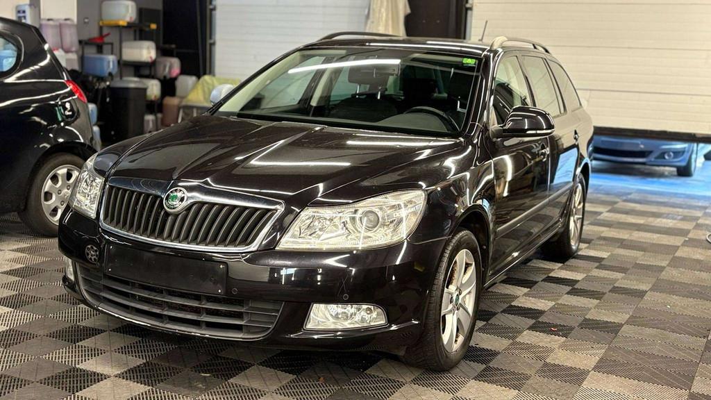 Skoda Octavia BENZINE bj2013 189700KM MANUEEL, Euro 5, 4 cilinders, Zwart, Bedrijf