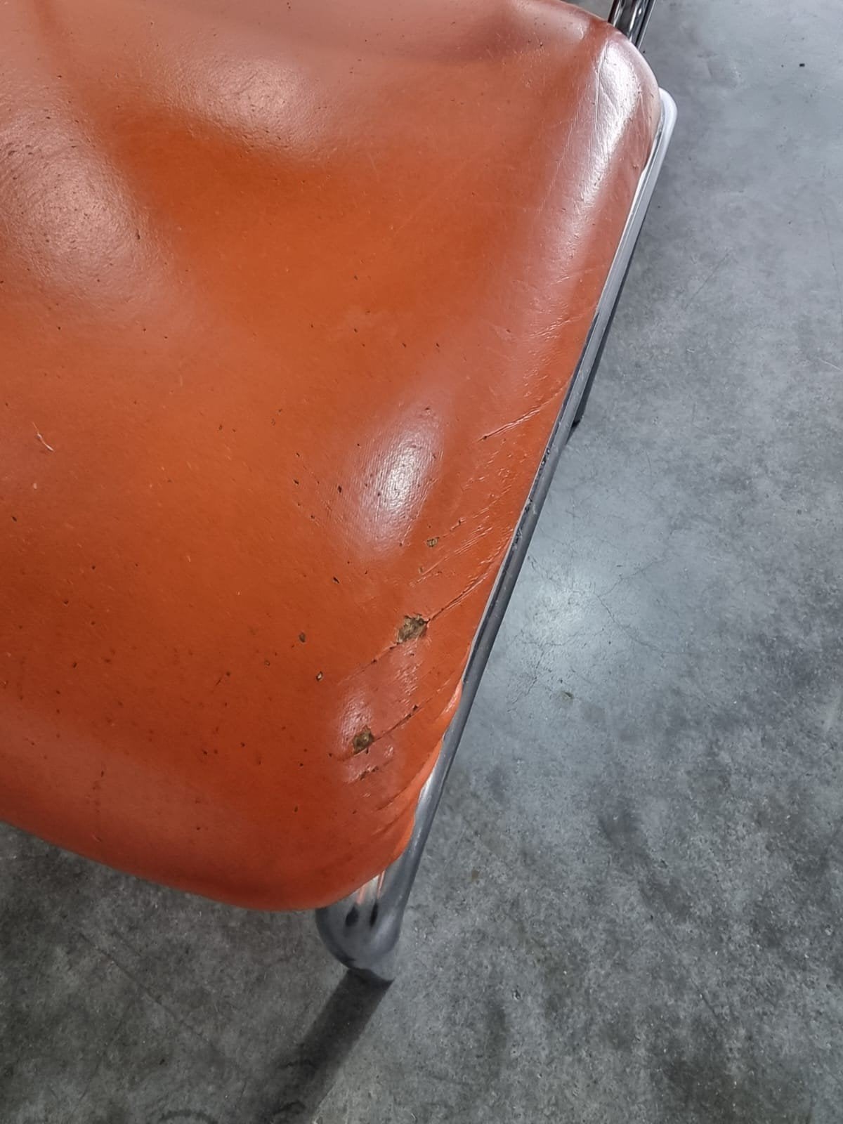 2 belles chaises de cuisine vintage avec des signes d'usure, Enlèvement