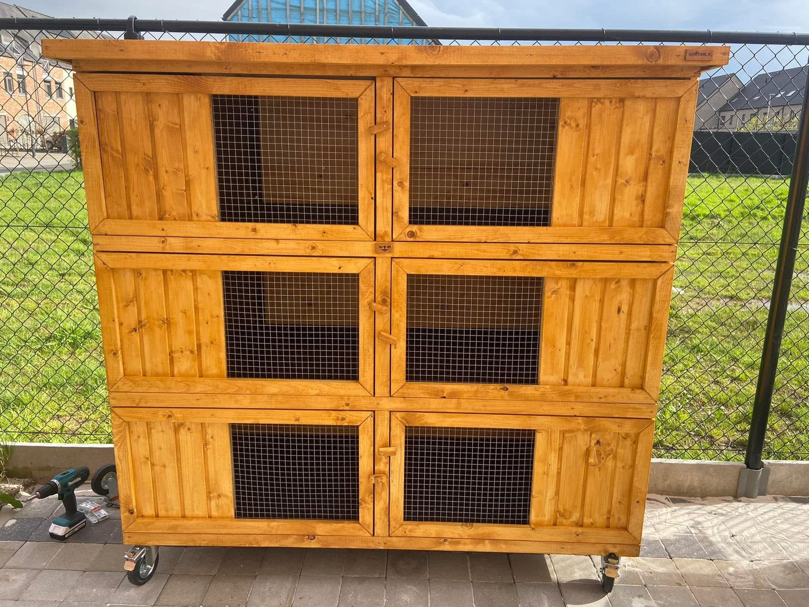 Konijnenflat met minilops, Animaux & Accessoires, Rongeurs & Lapins | Cages & Clapiers, Niche, Comme neuf, Enlèvement, 110 cm ou plus