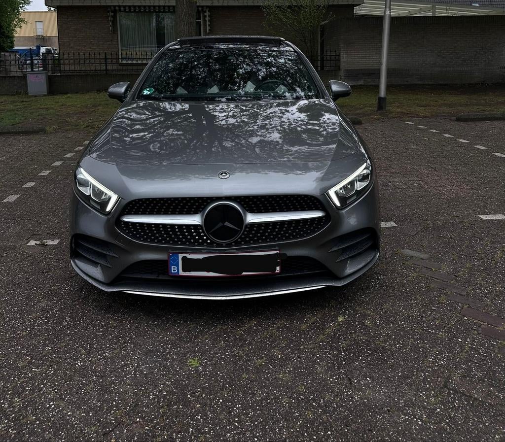 Mercedez-Benz A200 AMG PAK, Auto's, Mercedes-Benz, Automaat, Trekhaak, Grijs, Particulier