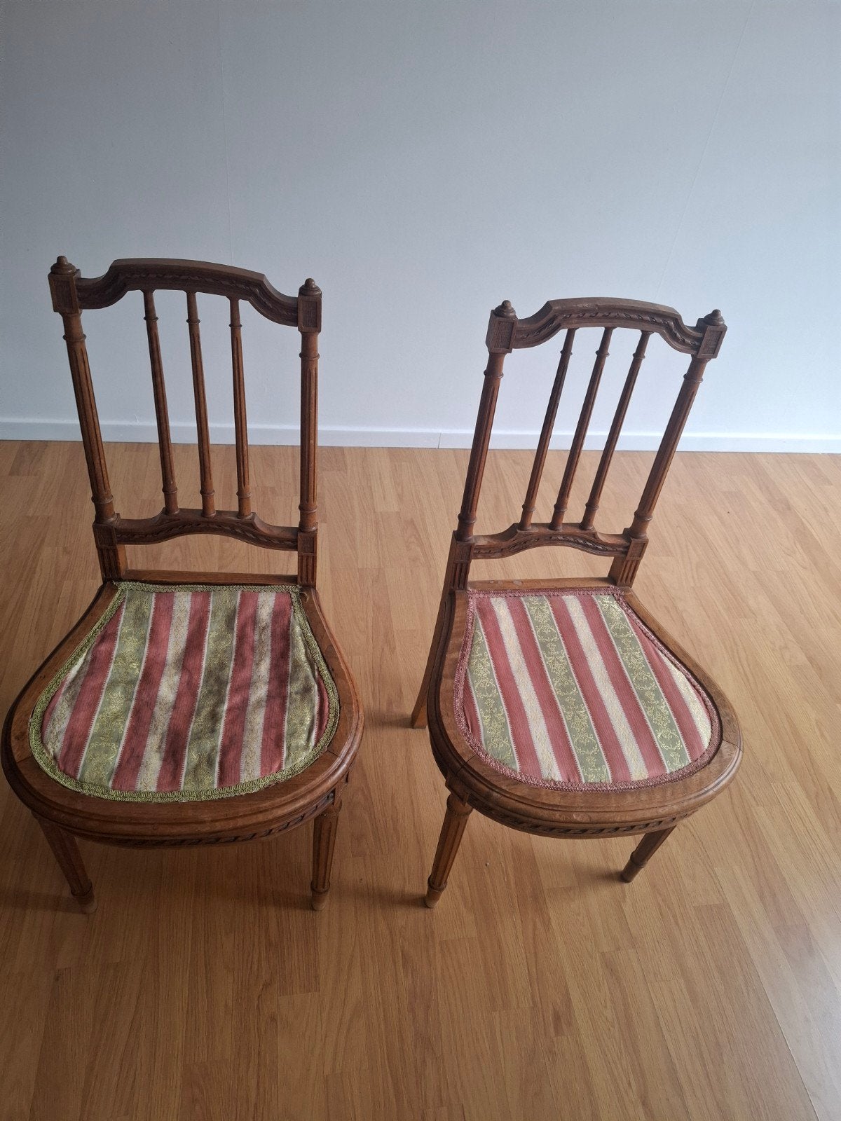 deux chaises anciennes, Antiquités & Art