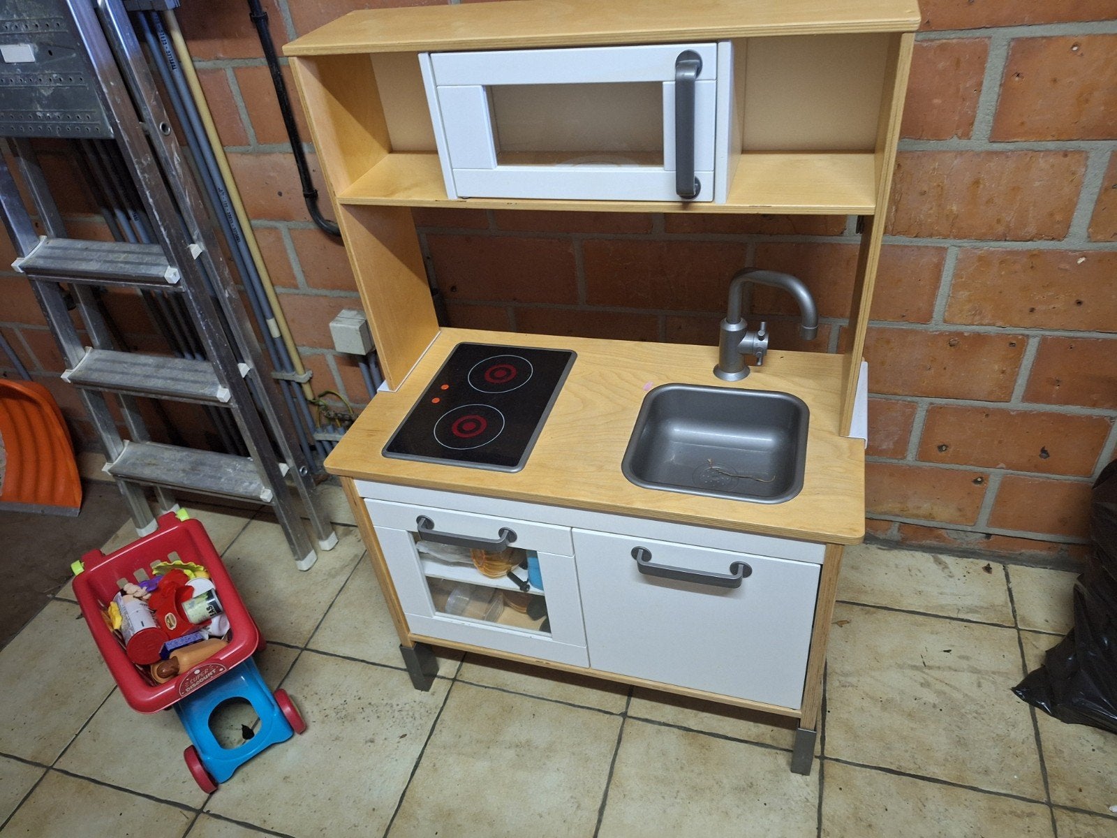 Ikea speelgoedkeuken, Ophalen