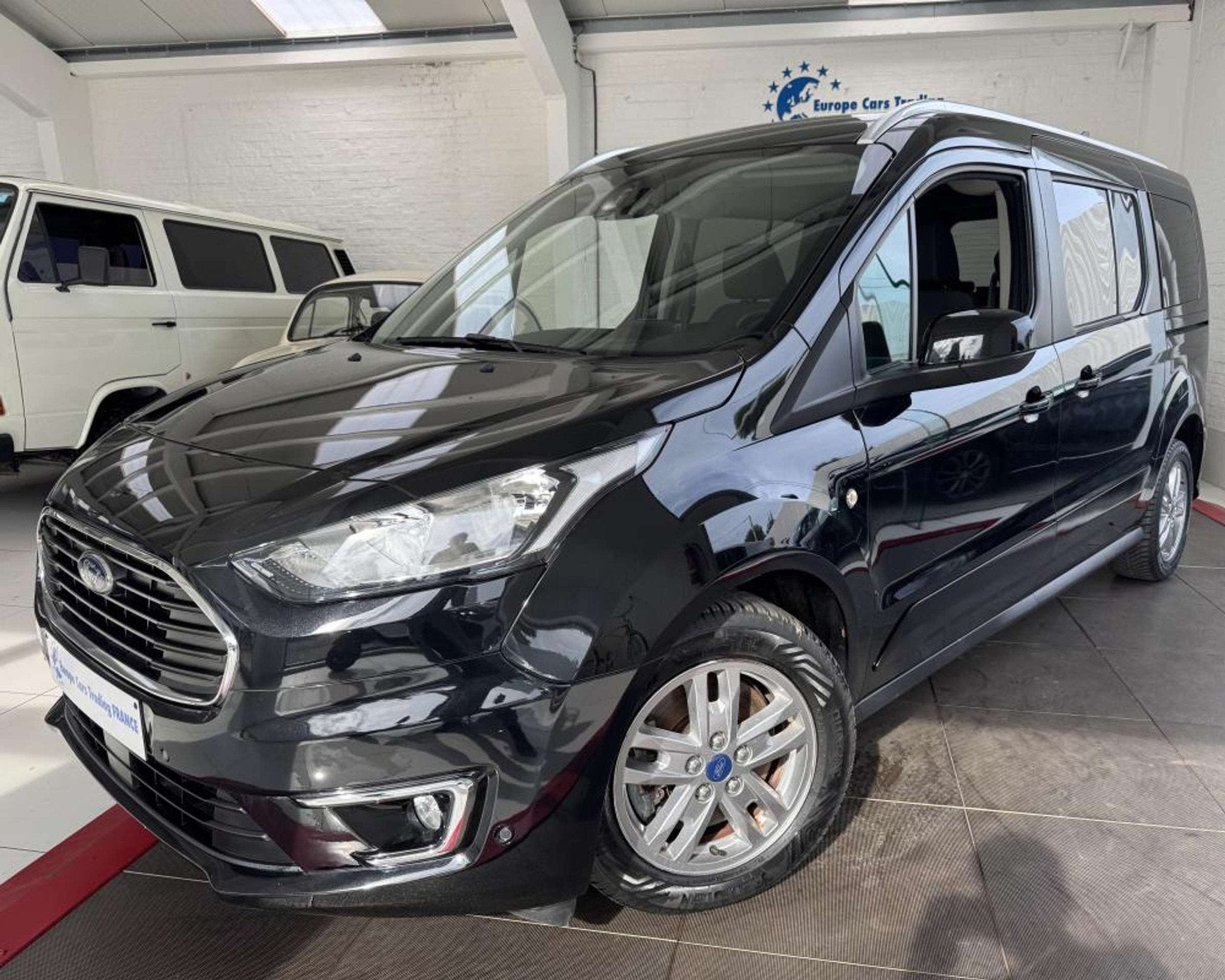 Ford Tourneo Connect 120CH CARPLAY 1ÈRE MAIN 7PLACES GAR 12, Auto's, Ford, Stof, Gebruikt, Zwart, Bedrijf