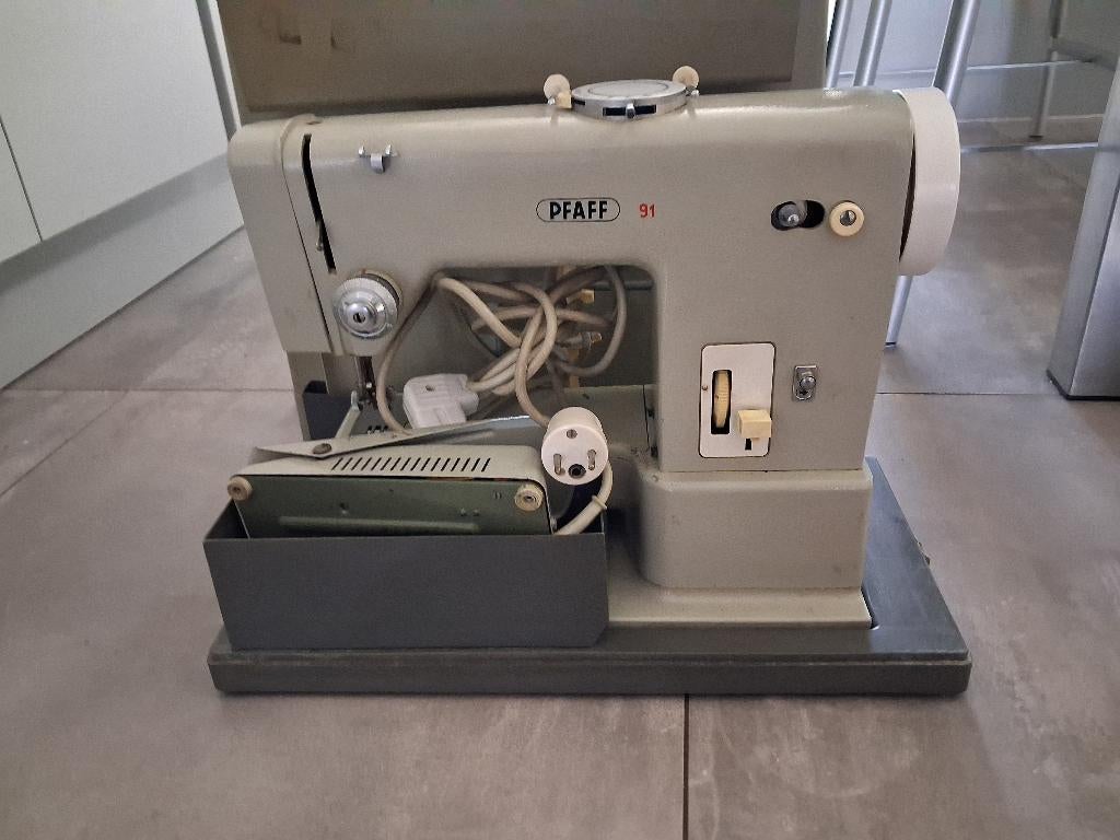 Naaimachine voor onderdelen, Ophalen, Gebruikt, Naaimachine, Pfaff