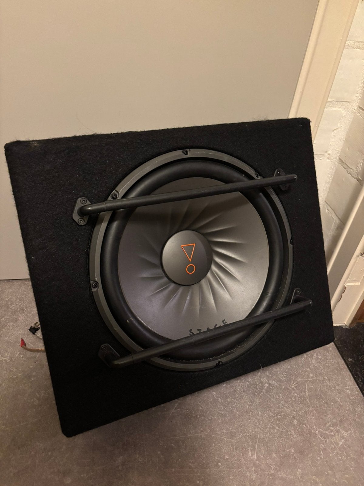 Jbl subwoofer met versterker en spundbox, Autos : Divers, Haut-parleurs voiture, Enlèvement, Comme neuf