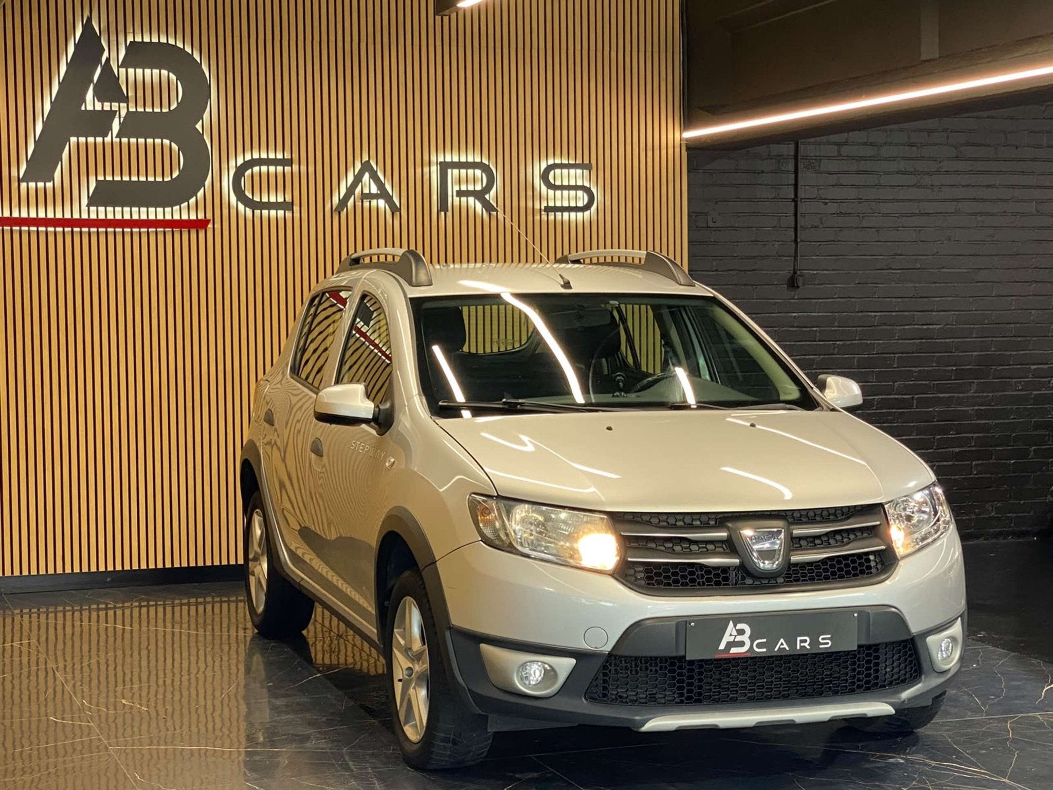 Dacia Sandero 0.9TCE * GARANTIE 12 MOIS * (bj 2015), Auto's, Dacia, Euro 5, Stof, Gebruikt, Zwart