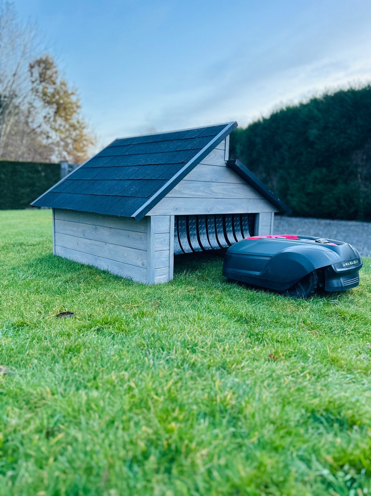Robotmaaier huisje, Ophalen, Zo goed als nieuw, Hout