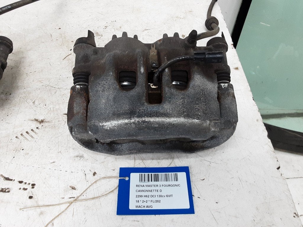 ETRIER DE FREIN AVANT GAUCHE Renault, Renault, Utilisé, Peter-Huppertz-Straße 5
51063  Köln, DE, Dialog.deutschland@renault.de