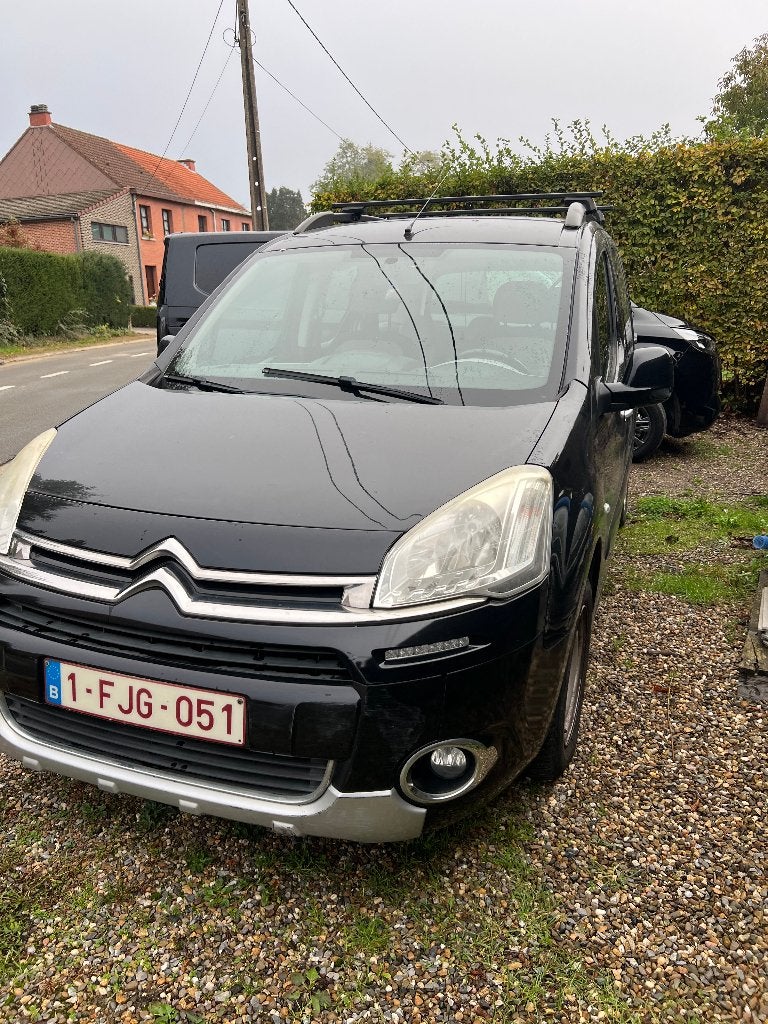 Citroen berlingo gezinswagen met trekhaak en portbagage, Auto's, Voorwielaandrijving, Stof, 4 cilinders, Zwart