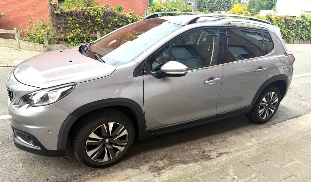 Peugeot 2008 1.2 benzine automaat 2017, Automaat, Zwart, 5 deurs, Particulier