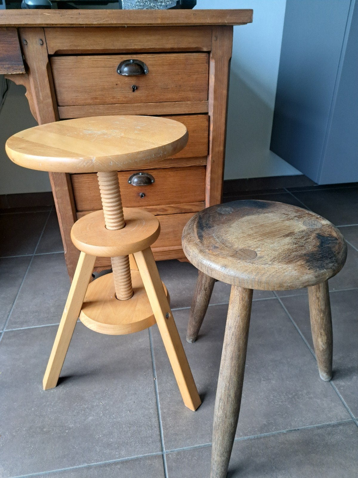 Schilderkruk en oud krukje met patine, Huis en Inrichting, Ophalen