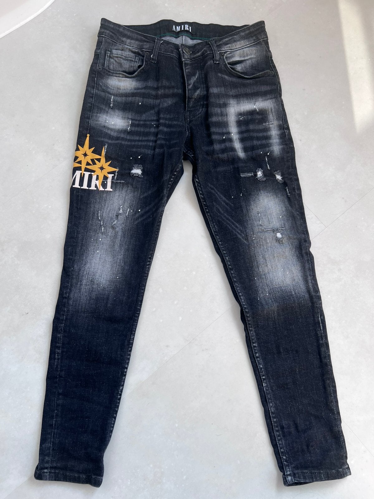 Jeans stijl Amiri mt 32, Kleding | Heren, Ophalen of Verzenden, Gedragen, Grijs, W32 (confectie 46) of kleiner
