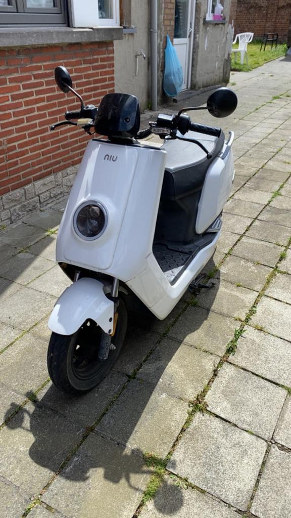 Niu Scooter B klasse | batterij stuk, Fietsen en Brommers, Scooters | Overige merken, Ophalen, Zo goed als nieuw