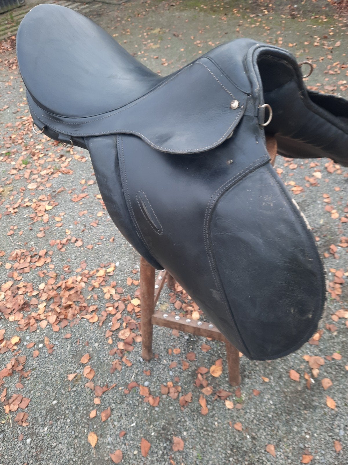 te koop 3 zadels, Ophalen, Gebruikt
