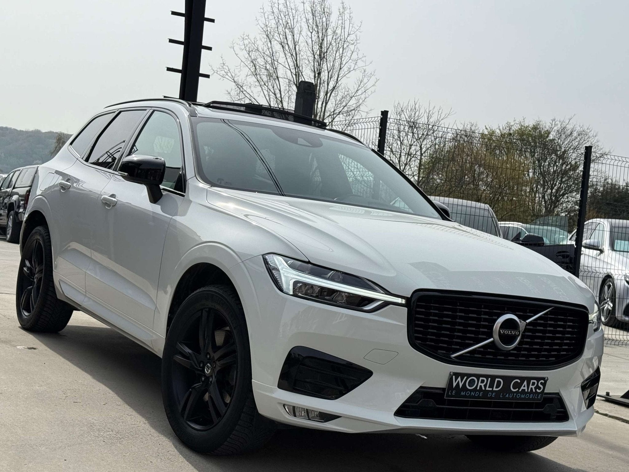 Volvo XC60 2.0 B4 MHEV TOIT PANO DISTRO CAMERA NAVI FULL OP., Auto's, Volvo, 197 pk, 145 kW, Gebruikt, 4 cilinders