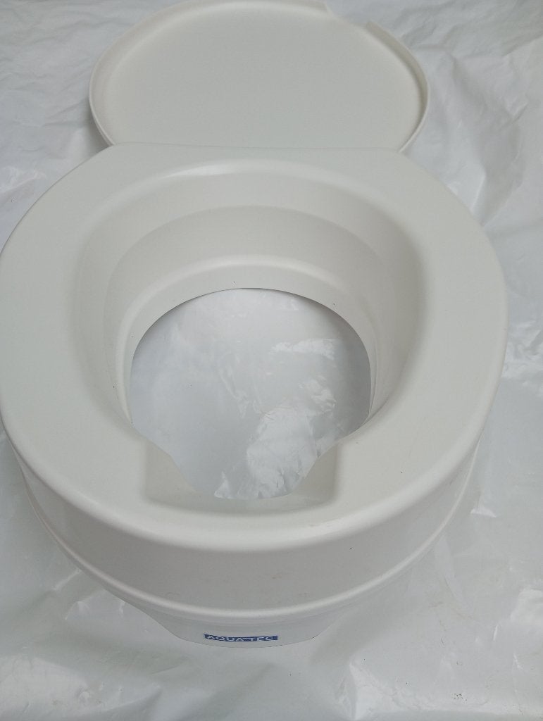 toiletverhoger 10 cm AQUATEC met deksel universeel, Ophalen of Verzenden, Zo goed als nieuw