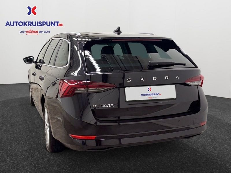 Skoda Octavia 1.0TSI Clever GPS Camera Dig.Airco Verw.Zetels, Auto's, Voorwielaandrijving, Gebruikt, Android Auto, Leder en Stof