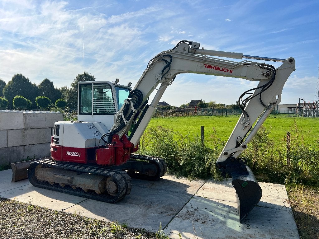 Takeuchi TB280FR, Enlèvement, Excavatrice