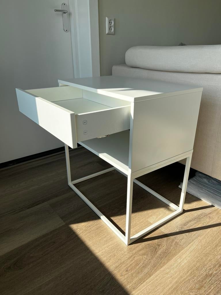 IKEA Vikhamer Nachtkastje Wit – 60x39x65 cm, Huis en Inrichting, Ophalen, Zo goed als nieuw