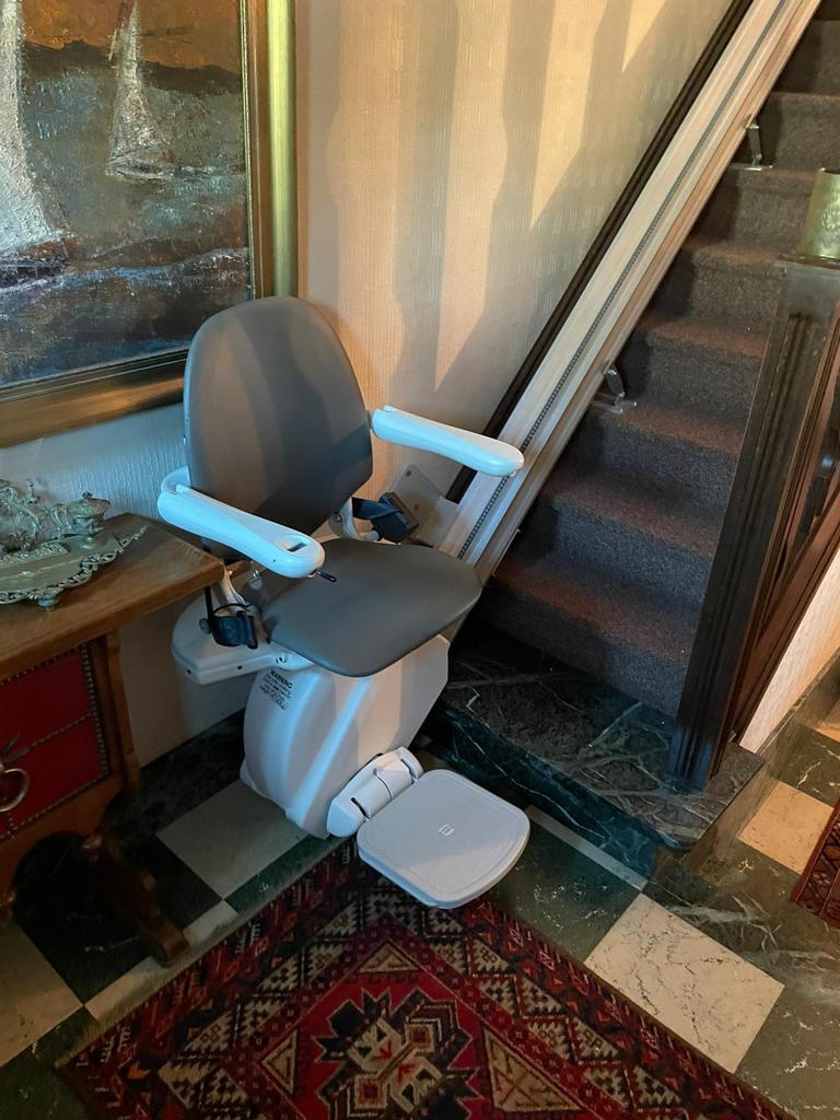 Traplift te koop Erembodegem, Divers, Monte-escaliers, Comme neuf, Enlèvement