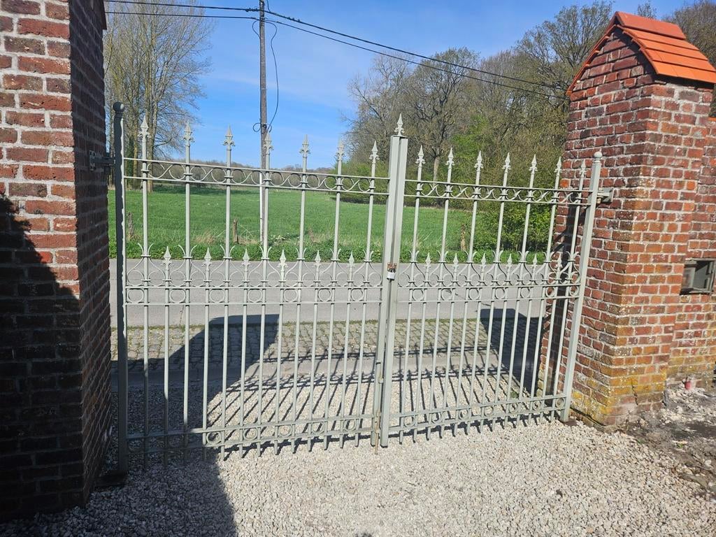 Smeedijzeren hek, Ophalen, IJzer