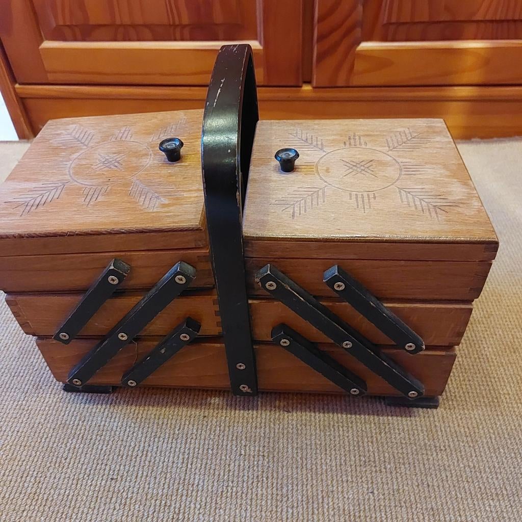 Harmonica antiek naaikistje hout, mooi gefreesde bovenkant, Ophalen, Gebruikt