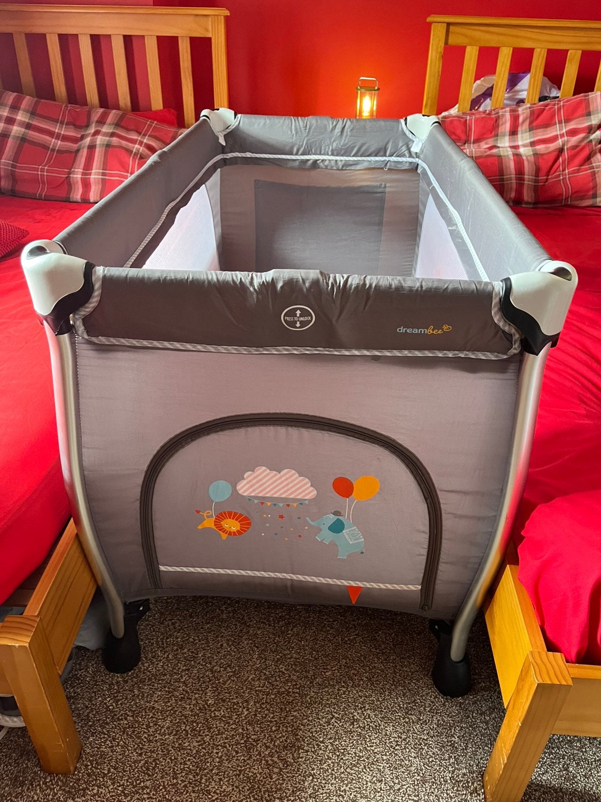 Reisbed dreambee luxury: +verzorgingstafeltje en muggennet, Kinderen en Baby's, Babywiegjes en Ledikanten, Ophalen, Zo goed als nieuw