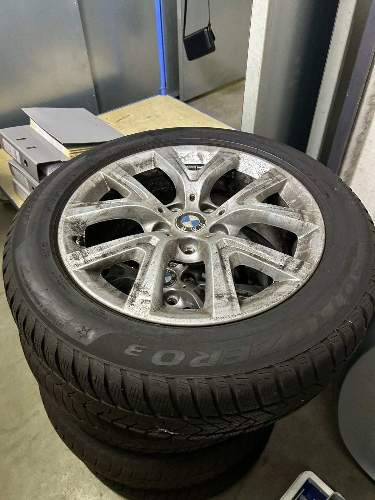 Originele 17” bmw velgen met pirelli winterbanden, Ophalen, Zo goed als nieuw