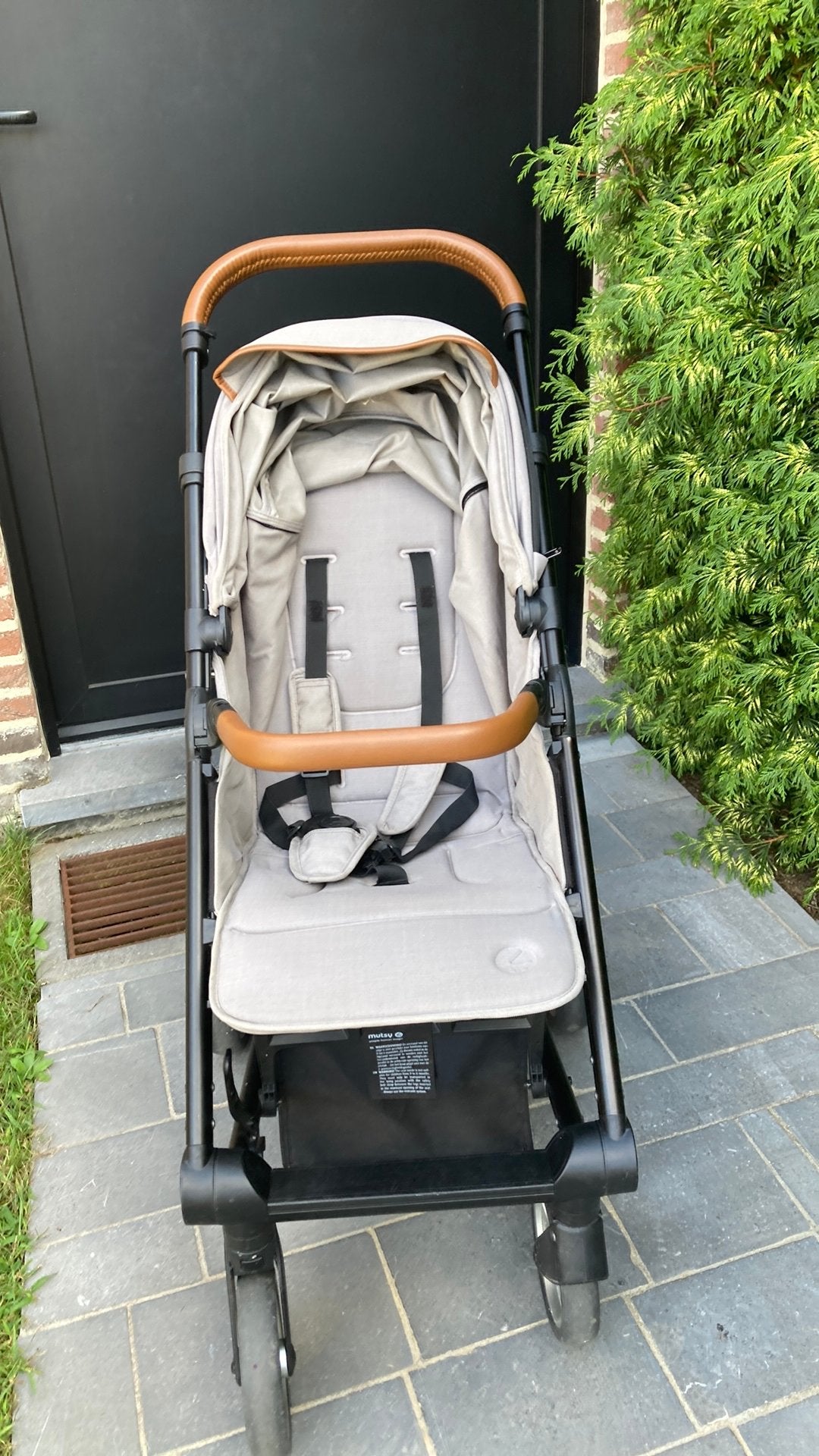 Buggy Mutsy -Merk Nexo- duwstang is verstelbaar in hoogte …., Ophalen, Zo goed als nieuw, Overige merken, Regenhoes