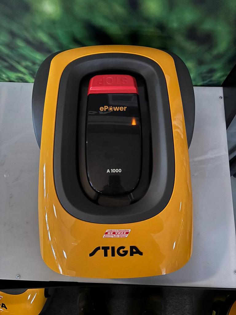 Stiga a500 robotmaaier kabelvrije instalatie gps, Ophalen of Verzenden, Zo goed als nieuw