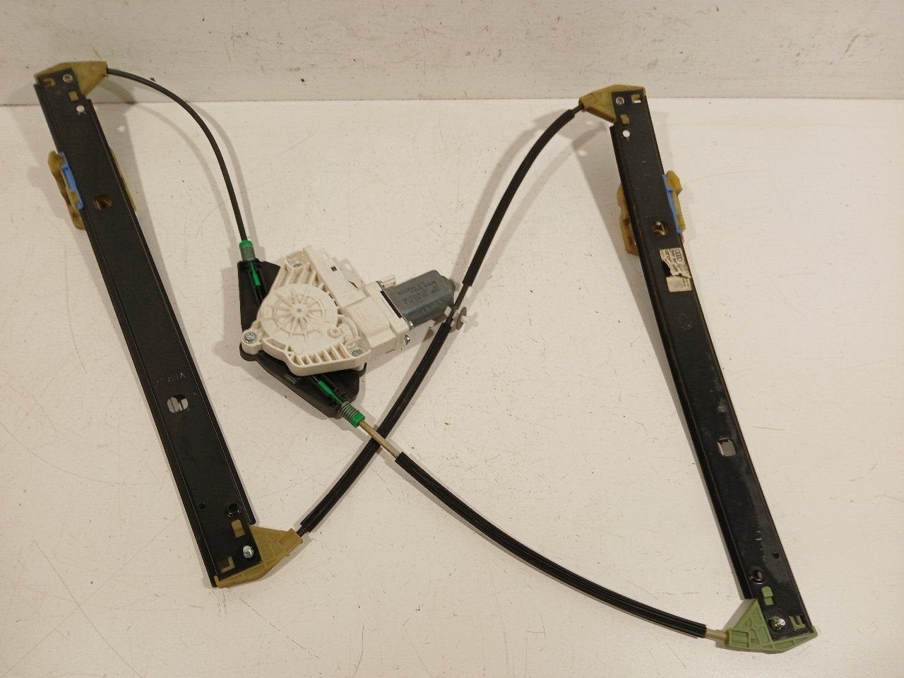 Raammechaniek elektrisch links voor Audi A4, Onderdelen@venauto.nl, Van der Ven Autorecycling B.V., Ettenseweg 76, 4706 PB Roosendaal, The Netherlands