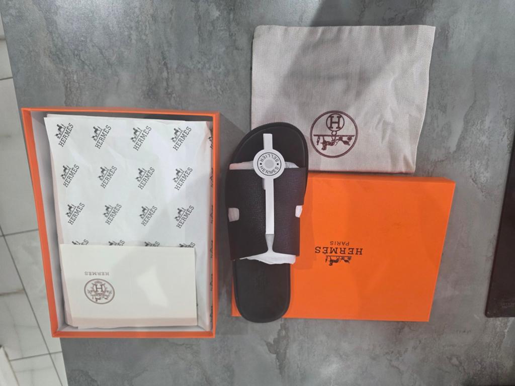 Sandale HERMES noir pointure 45