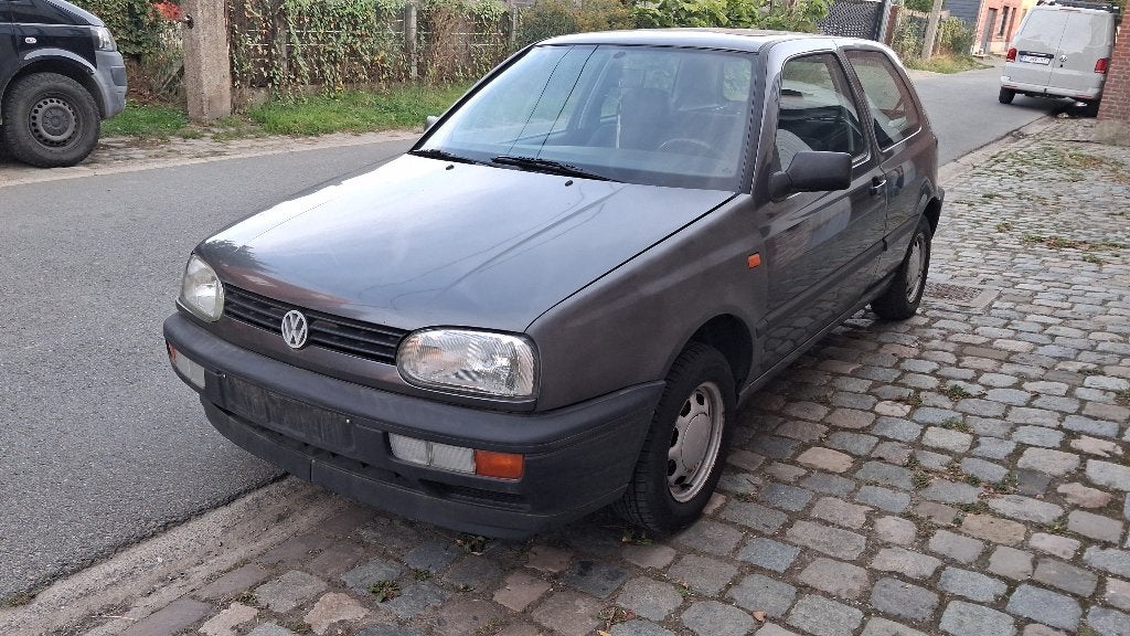 Vw golf 3 1.8 benzine, Auto's, Voorwielaandrijving, Stof, Zwart, 4 cilinders