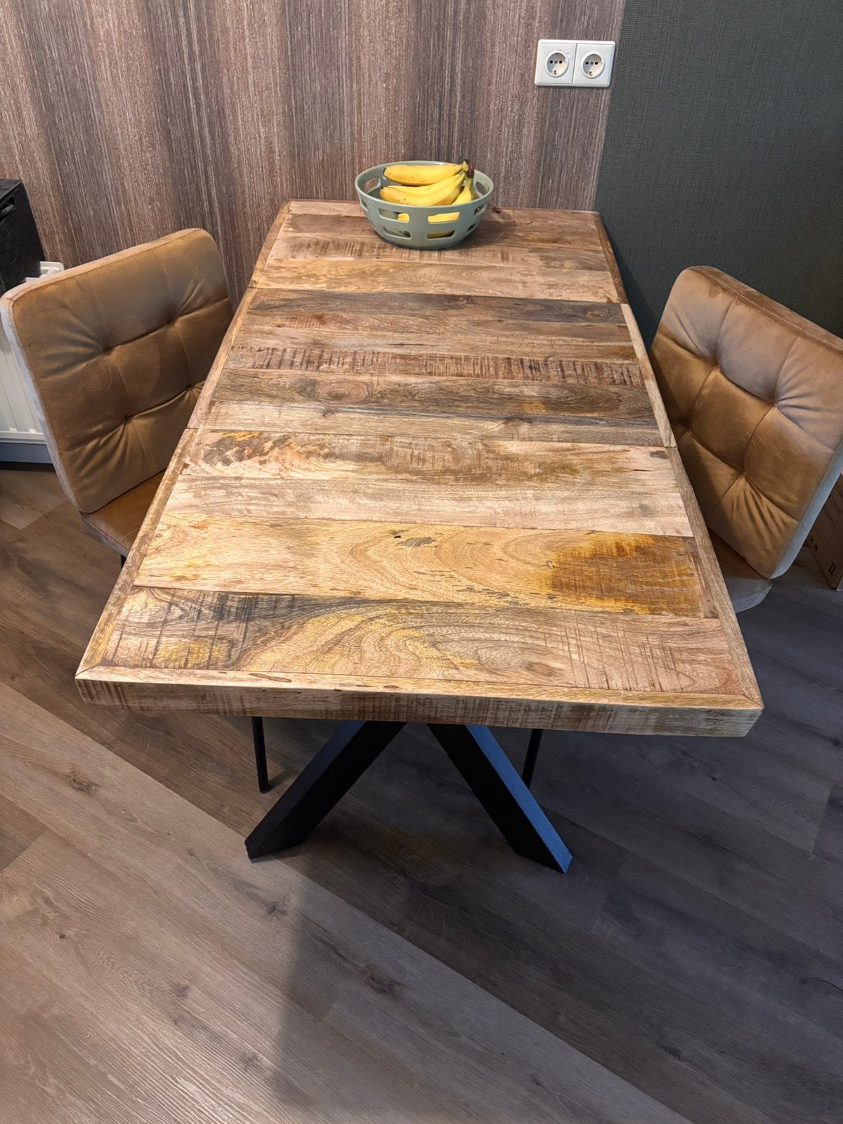 Mangohout eettafel en 2 stoelen  te koop, Huis en Inrichting, Ophalen, Zo goed als nieuw