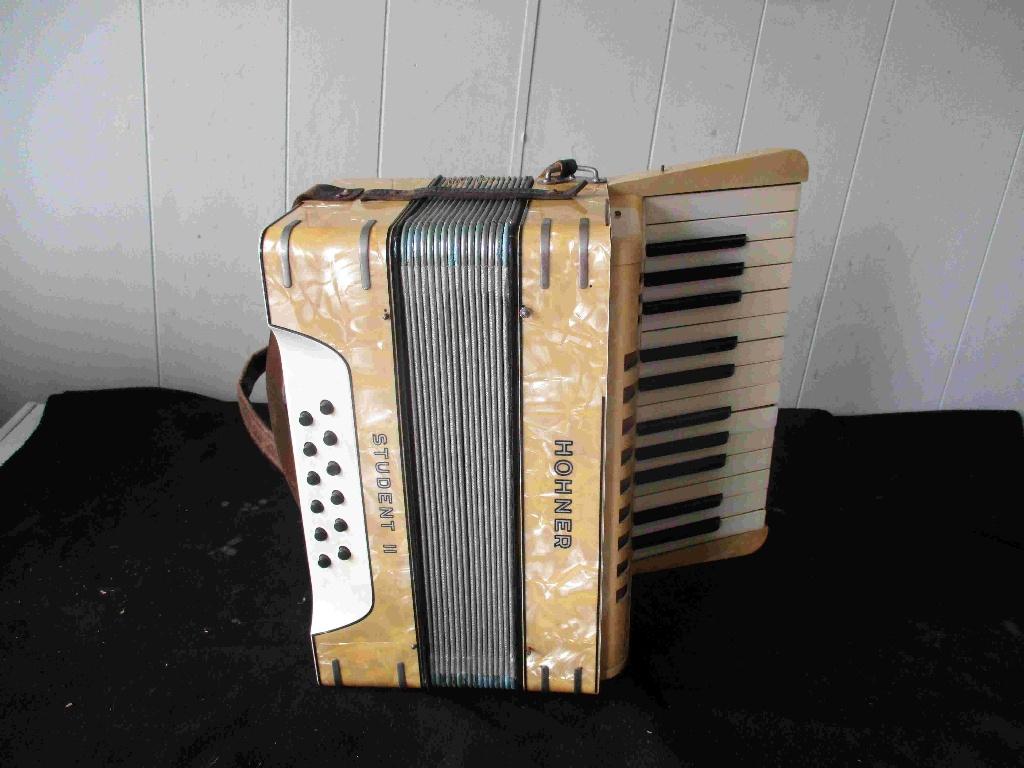 accordeon Hohner Student II, Muziek en Instrumenten, Accordeons, Gebruikt, Met riemen, Overige formaten, Hohner