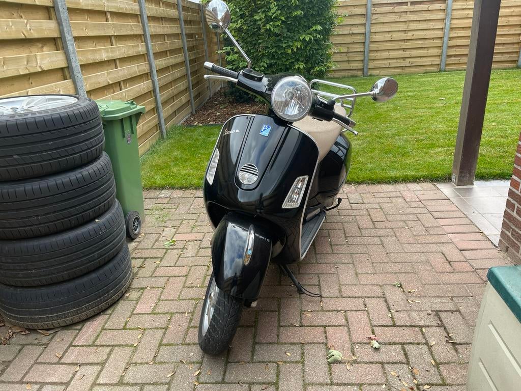 Vespa GTS 125 '08, Ophalen, Gebruikt, Benzine, Vespa
