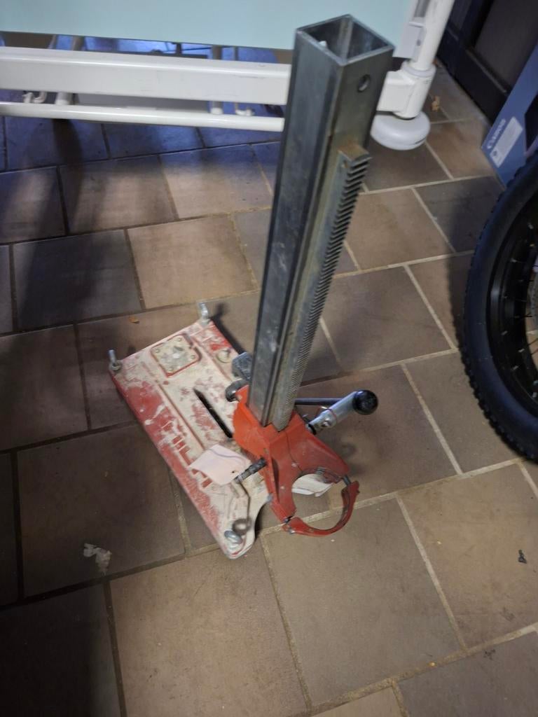Hilti statief, Ophalen, Gebruikt