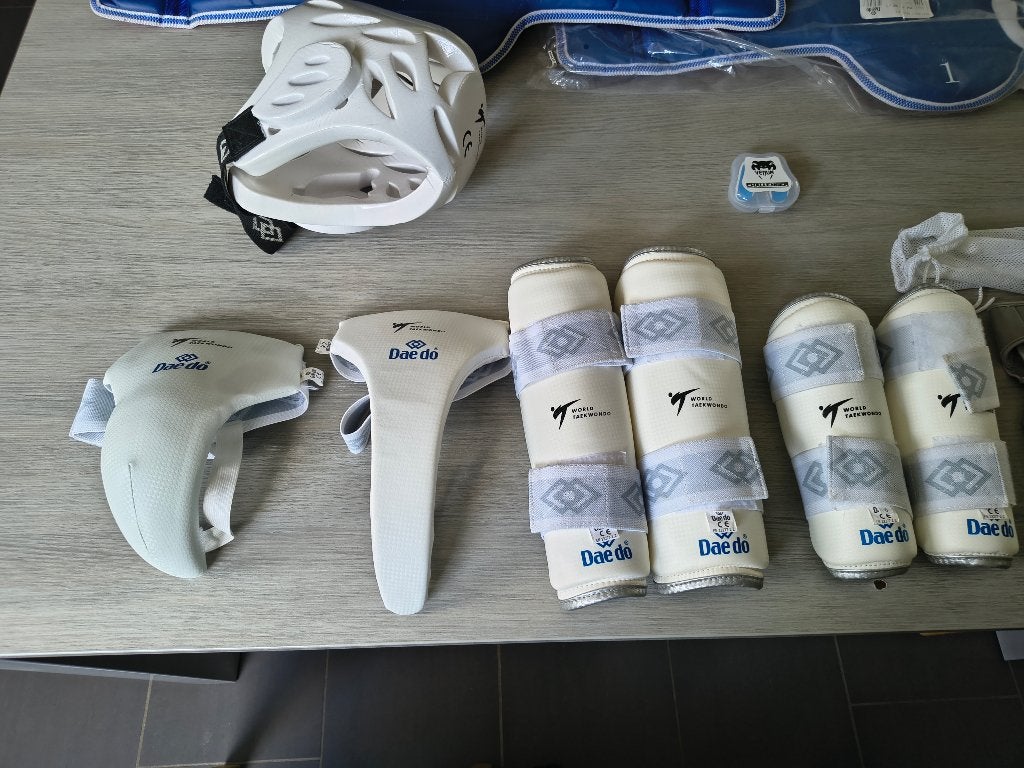 Taekwondo trainingsmateriaal, Sports & Fitness, Enlèvement, Comme neuf, Taekwondo, Protection pour arts martiaux