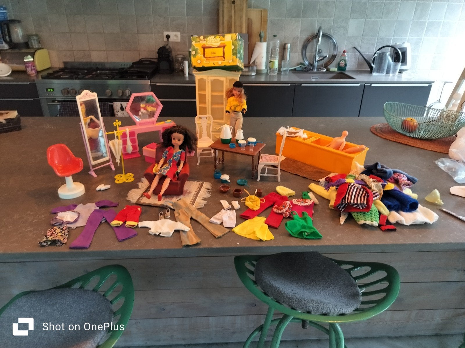 Lot vintage barbie/Sindy/Fleur, Ophalen of Verzenden, Kleertjes