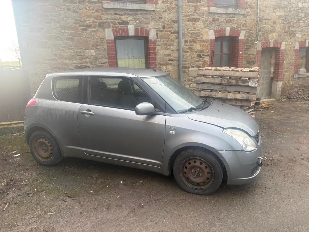 Suzuki swift pour pieces ou a reparer, Auto's, Suzuki, Voorwielaandrijving, 4 zetels, Zwart, 0 kg