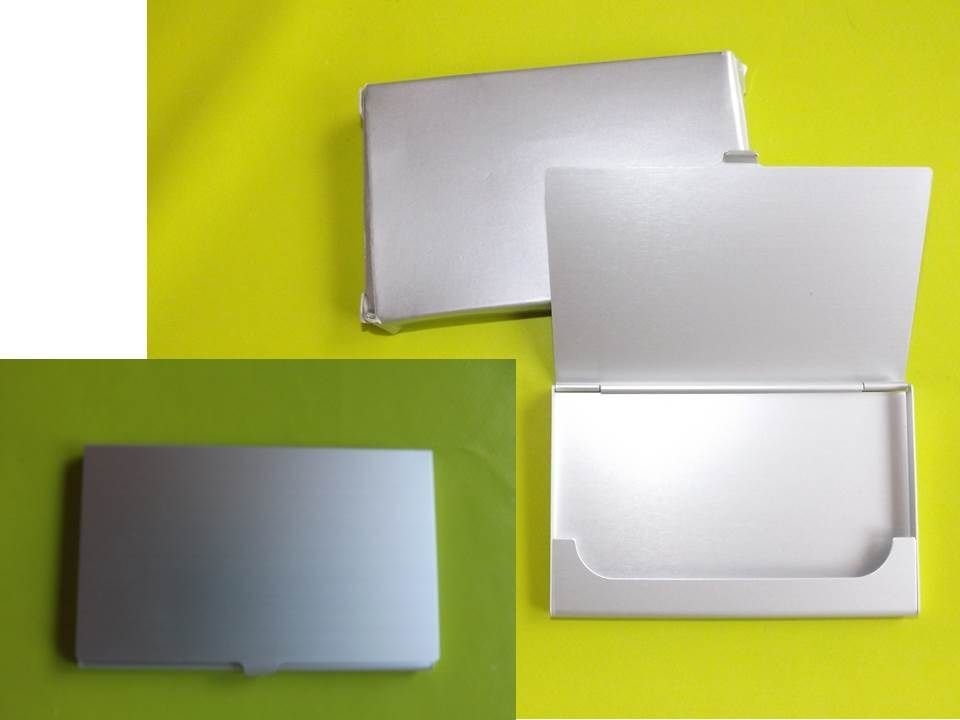 Etui à cartes de visite acier brossé argenté slim Neuf, Collections, Cartes de naissance & Cartes de visite, Enlèvement ou Envoi